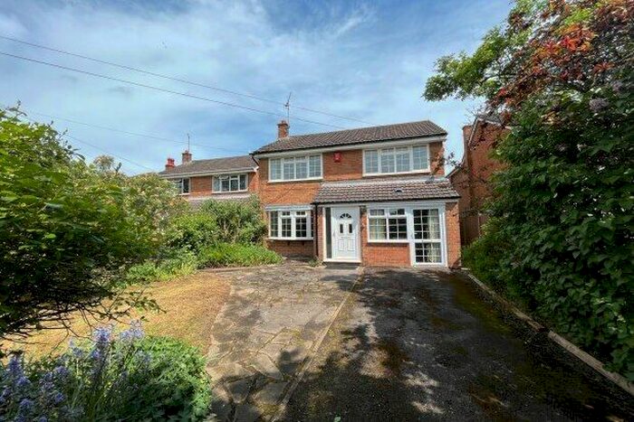 4 Bedroom Property To Rent In Martins Lane, Burton-On-Trent, DE13