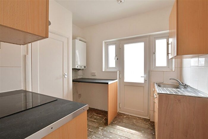 2 Bedroom Maisonette For Sale In High Road, Chadwell Heath, Essex, RM6