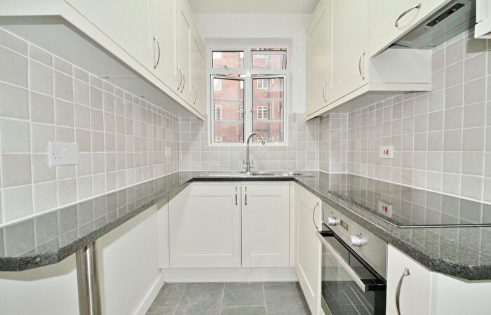 1 Bedroom Flat To Rent In Latymer Court, Hammersmith Road, Hammersmith, W6