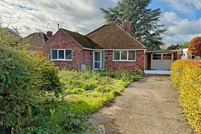 3 Bedroom Detached Bungalow For Sale In Mill Lane, Chalgrove, OX44