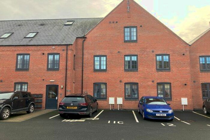 2 Bedroom Flat To Rent In Co-Op Close, Leicester, LE9