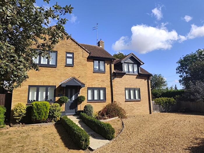 4 Bedroom Detached House For Sale In Snowden Close, Crowland, PE6