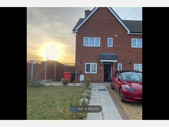 3 Bedroom End Of Terrace House To Rent In Foxley Road, Slough, SL2