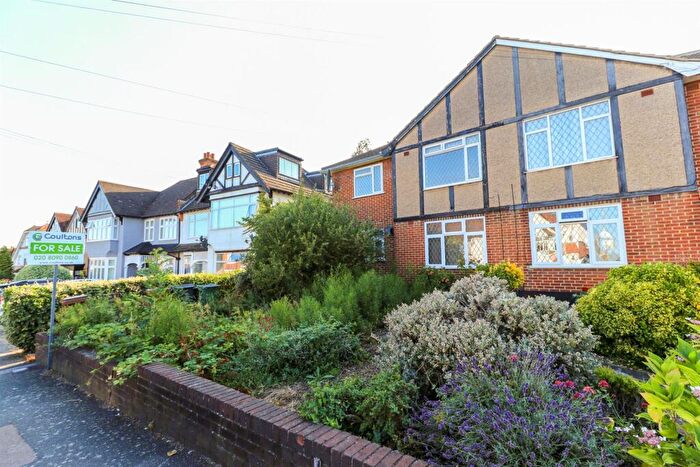 2 Bedroom Maisonette For Sale In Warren Road, North Chingford, E4