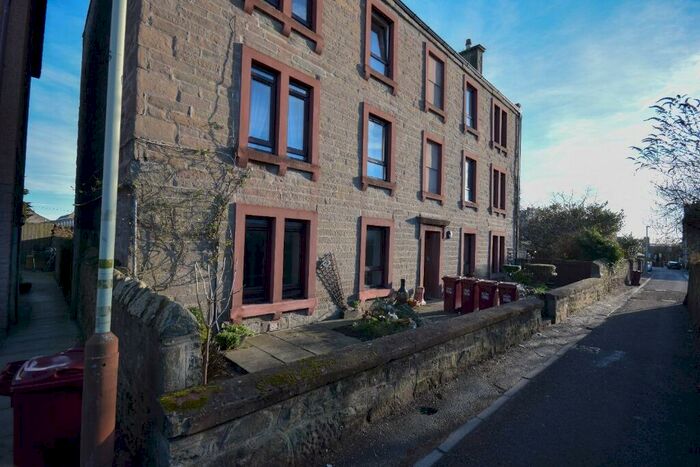 2 Bedroom Flat To Rent In Tait's Lane, West End, Dundee, DD2
