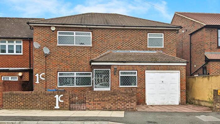 4 Bedroom House To Rent In Beech Grove, Mitcham, CR4