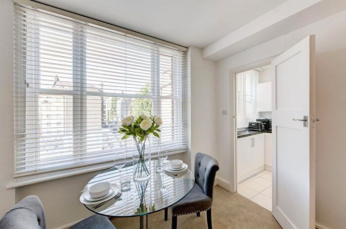Studio To Rent In Hill Street, London, W1J