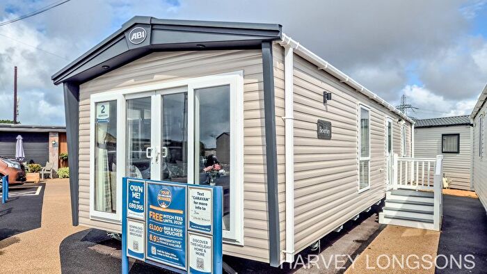2 Bedroom Mobile/park Home For Sale In Hook Lane, Warsash, Southampton, SO31