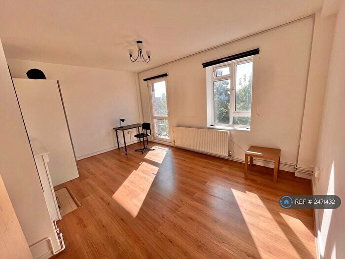 3 Bedroom Flat To Rent In Crowndale Court, London, NW1