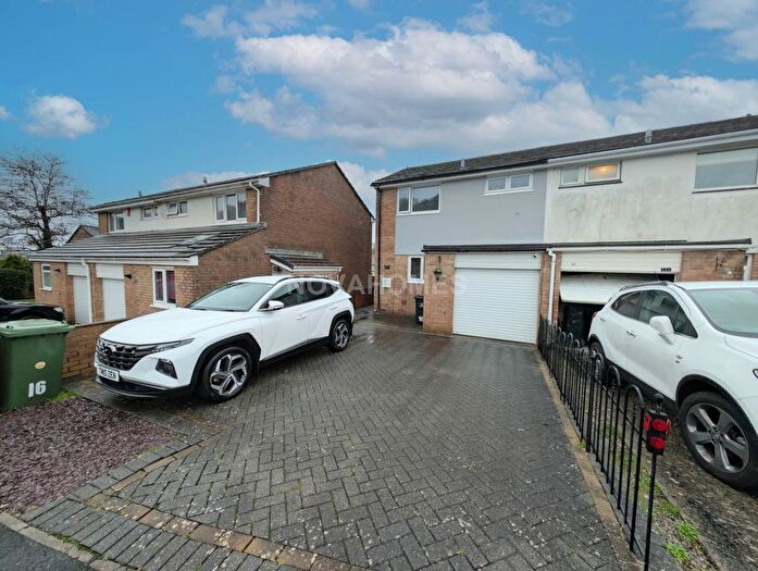 3 Bedroom Semi-detached House For Sale In Edwards Drive, Plymouth, PL7