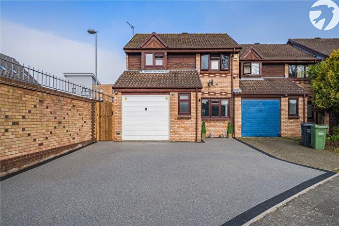 3 Bedroom End Of Terrace House For Sale In Humber Road, Dartford, Kent, DA1