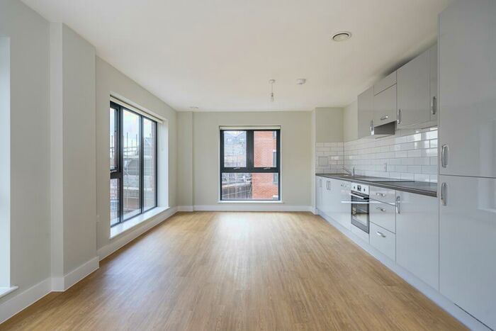 2 Bedroom Apartment To Rent In Market Street Newbury, RG14