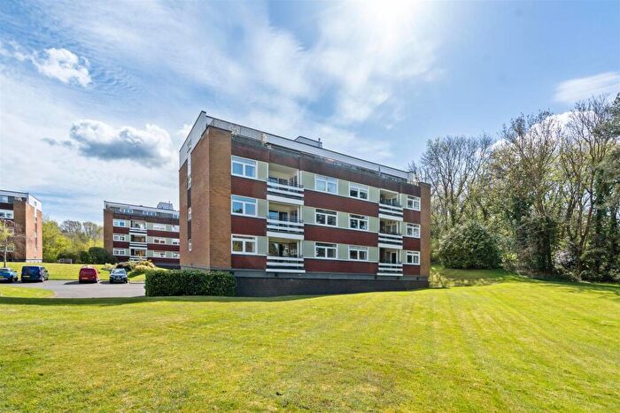 3 Bedroom Flat For Sale In Riverside Drive, Solihull, B91