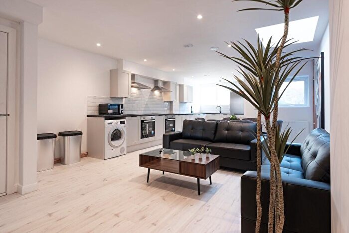 6 Bedroom House Of Multiple Occupation To Rent In Marlborough Road, Swansea, Wales, SA2