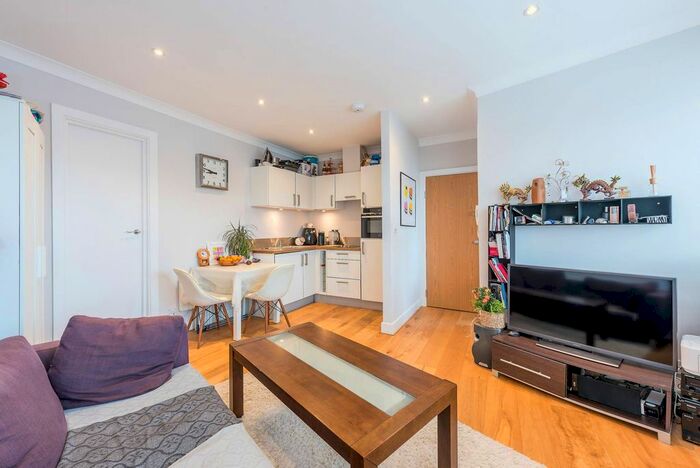 1 Bedroom Flat To Rent In High Street, Acton, London, W3