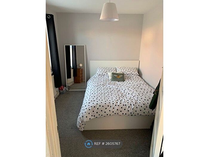 1 Bedroom Flat To Rent In The Drive, Rochford, SS4