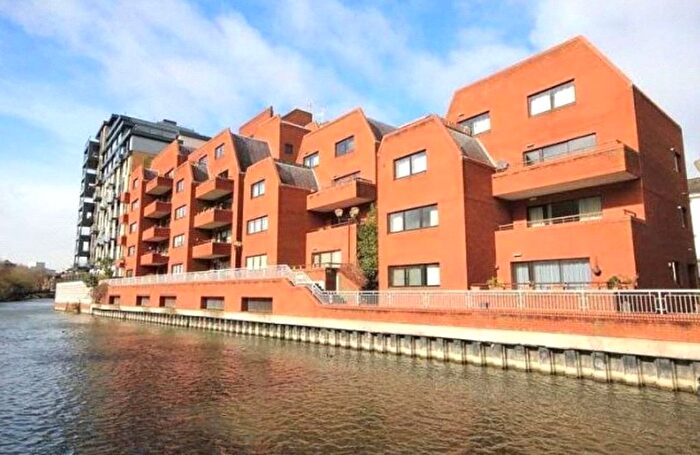 1 Bedroom Maisonette To Rent In Selborne Court, Reading, Berkshire, RG1