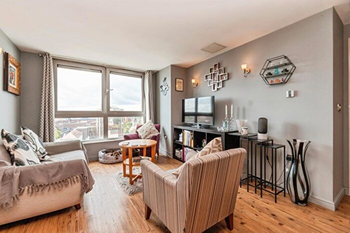 2 Bedroom Flat For Sale In Throwley Way, Sutton, SM1