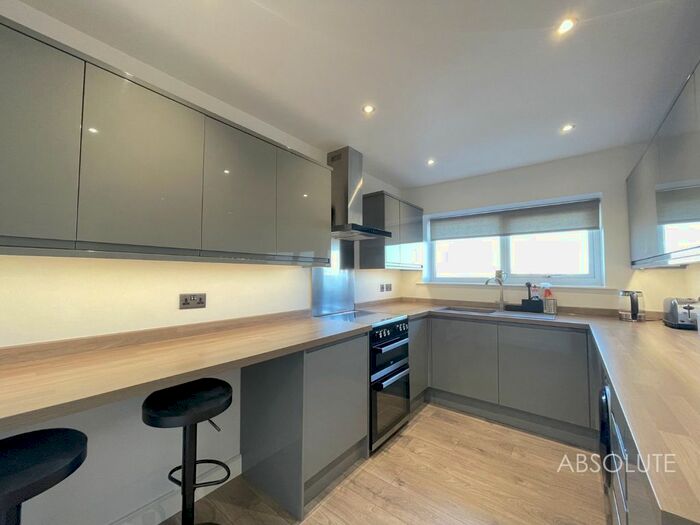 2 Bedroom Flat To Rent In Grange Road, Torquay, Devon TQ1