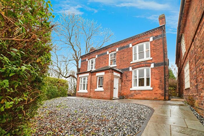 4 Bedroom Detached House For Sale In Market Place, Heanor, DE75