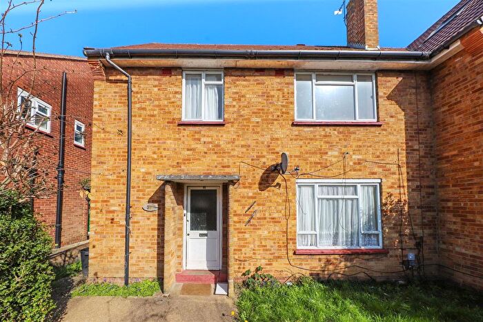 3 Bedroom Semi Detached House For Sale In Sutton Court Road, Hillingdon, UB10