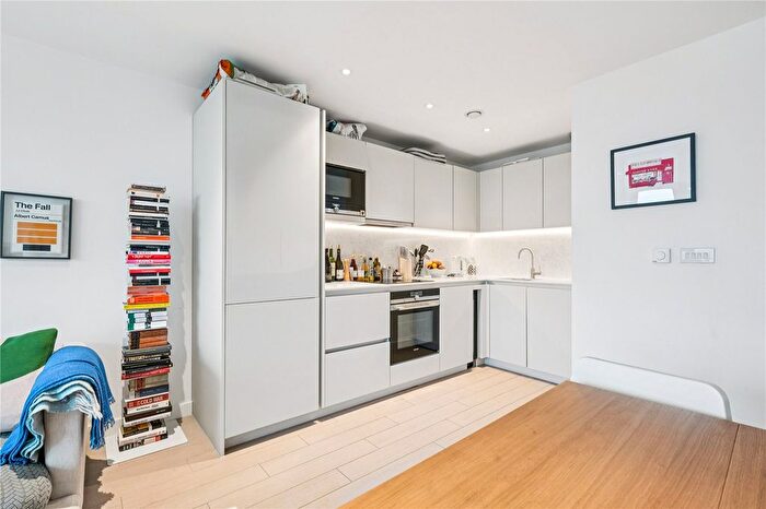 2 Bedroom Flat For Sale In Packington Square, London, N1