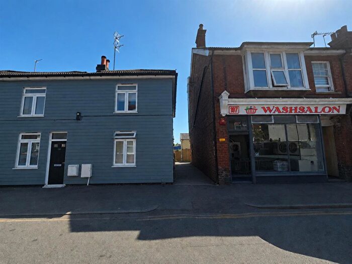 2 Bedroom Flat To Rent In Lower Church Road, Burgess Hill, RH15