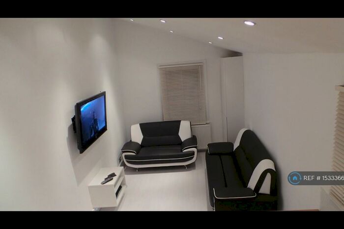 2 Bedroom Flat To Rent In Albert Road, London, E10