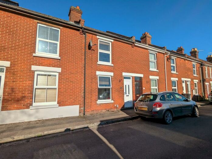 2 Bedroom Town House To Rent In Great Tucked Away Position - Cecil Terrace, Salisbury, SP2