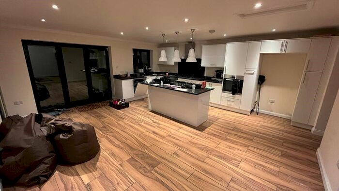 4 Bedroom Semi-Detached House To Rent In The Green, Hounslow, TW5