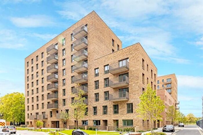 1 Bedroom Flat To Rent In Braunton Court, Clovelly Road, Hounslow, TW3