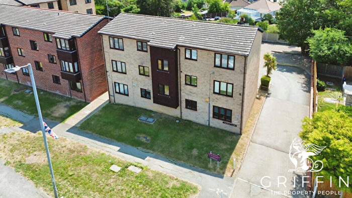 2 Bedroom Flat To Rent In Chestnut Court, High Road, Vange, Basildon, SS16