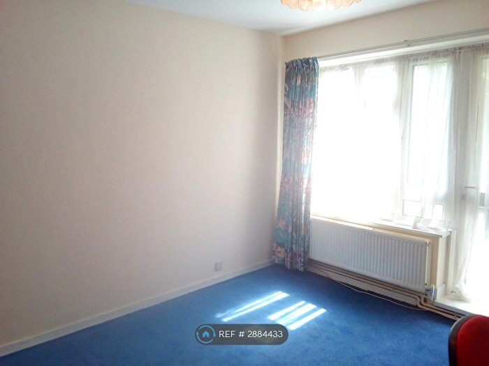 2 Bedroom Flat To Rent In Wiltshire Close, London, SW3