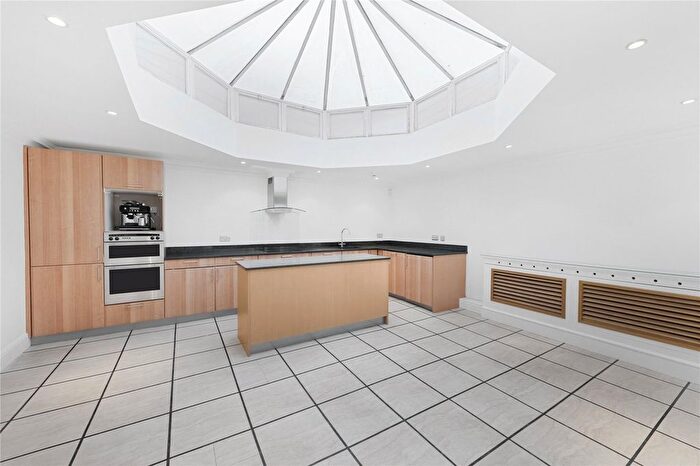 2 Bedroom Flat To Rent In Elvaston Mews, Knightsbridge, London, SW7