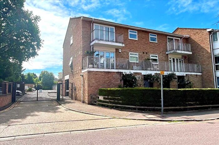 2 Bedroom Flat For Sale In Windmill Lane, Bushey Heath ., WD23