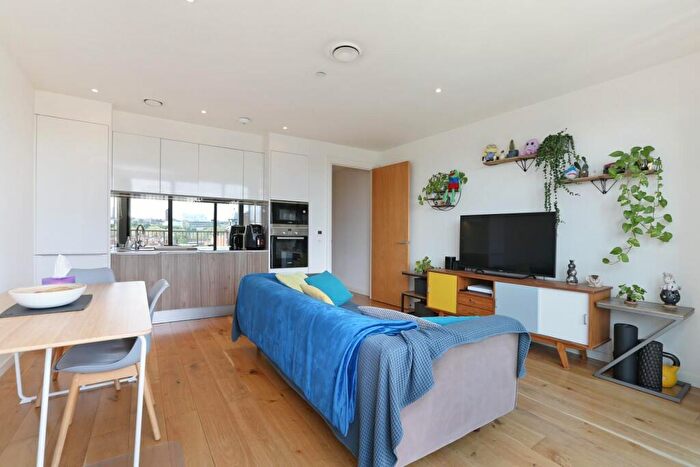 1 Bedroom Apartment For Sale In Camberwell Passage, London, SE5