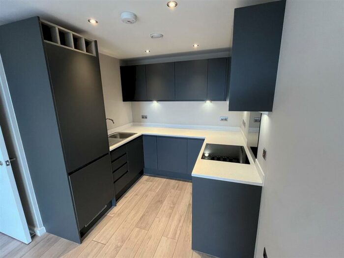 2 Bedroom Apartment To Rent In Jesse Hartley Way, Liverpool, L3