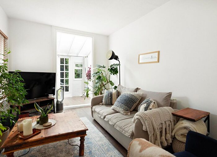 2 Bedroom Flat For Sale In Cathles Road, Clapham, SW12