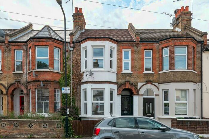 2 Bedroom Apartment To Rent In Helena Road, London, E17