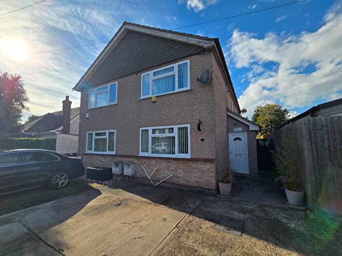3 Bedroom Semi-Detached House For Sale In Wakering Road, Shoeburyness, SS3
