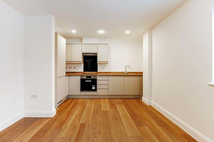 2 Bedroom Flat To Rent In West Way, Oxford, Oxfordshire, OX2