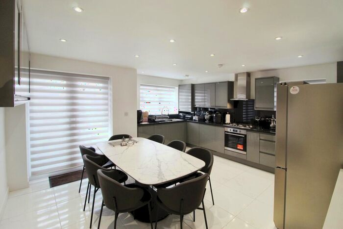 4 Bedroom Link Detached House To Rent In Richmond Street, OL6