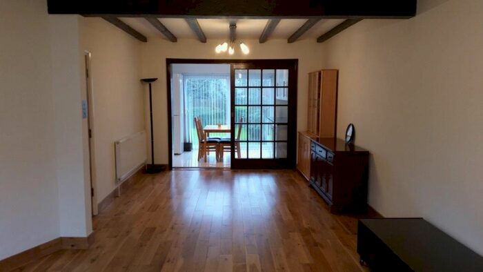 4 Bedroom Semi-Detached House To Rent In Pyecombe Corner, London, N12