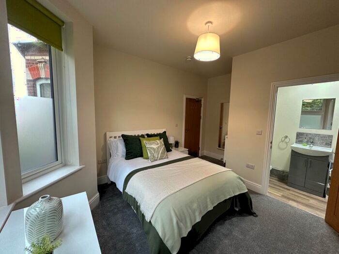 1 Bedroom House Of Multiple Occupation To Rent In Fore Street, Exeter, Devon, EX1