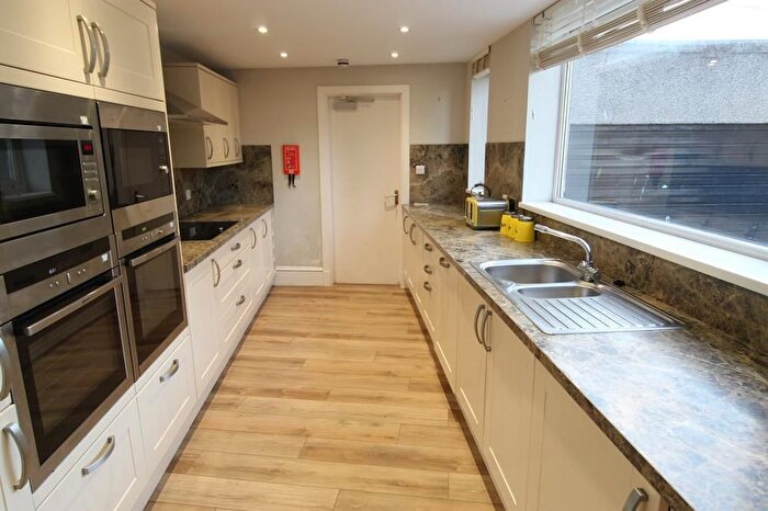 6 Bedroom Semi-Detached House To Rent In Ashgrove Road, Aberdeen, AB25