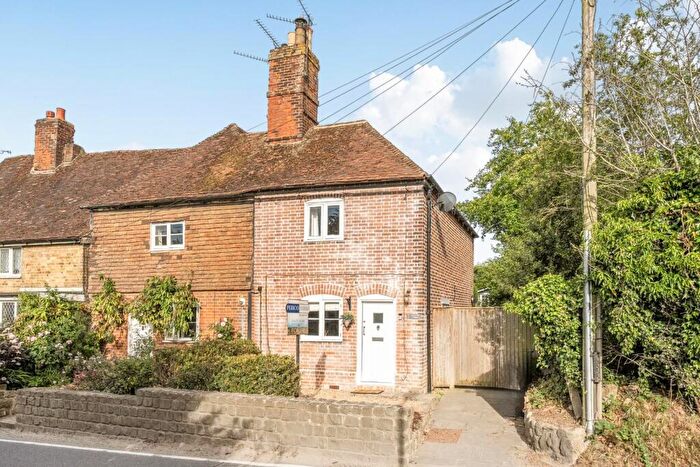 2 Bedroom Character Property For Sale In Upper Street, Leeds, Maidstone, ME17