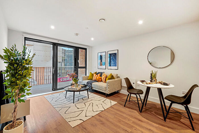 1 Bedroom Apartment To Rent In Hornby House, SL6