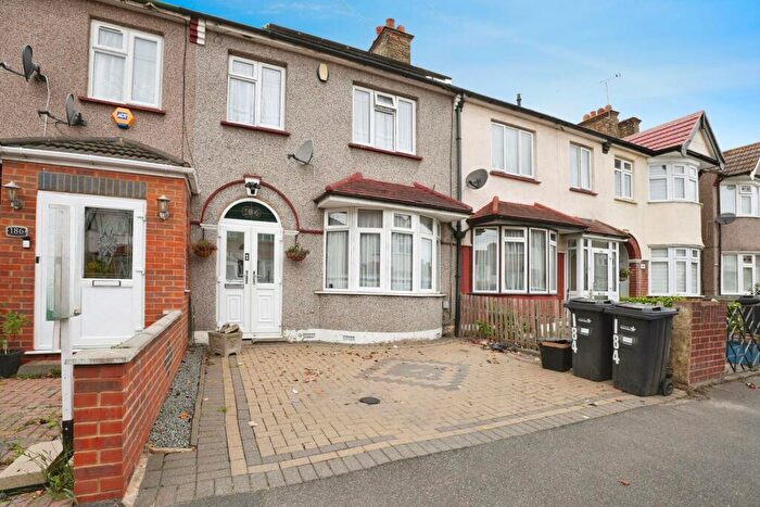 3 Bedroom Terraced House For Sale In South Park Road, Ilford, IG1