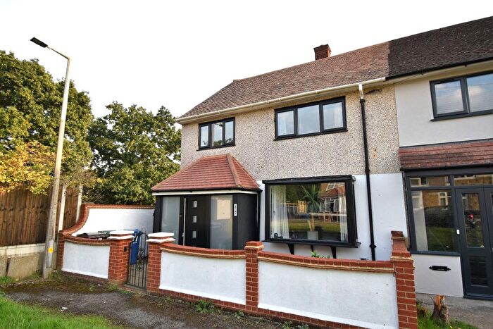 3 Bedroom End Of Terrace House For Sale In Callan Grove, South Ockendon, RM15