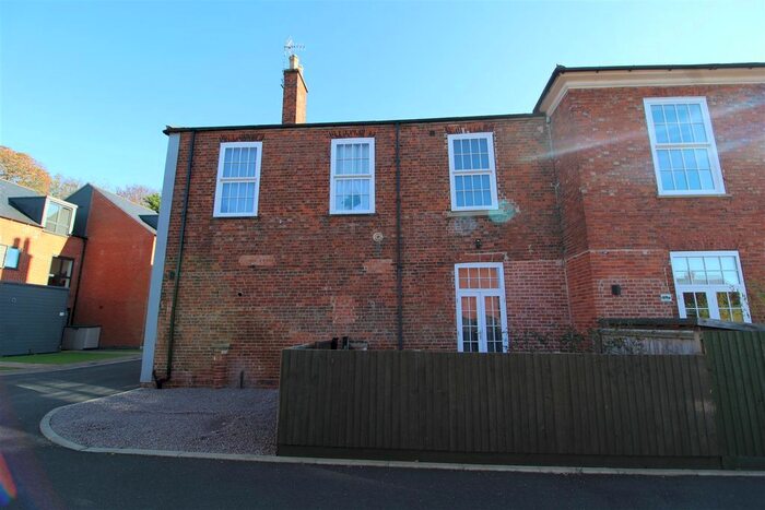 2 Bedroom Town House To Rent In Main Street, Balderton, Newark, NG24